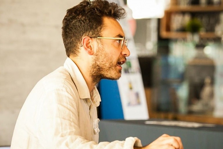 Luigi Lupo durante una presentazione del suo ultimo libro Podcasting